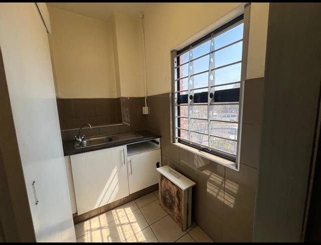 1,798M² WAREHOUSE TO LET IN STRIJDOMPARK